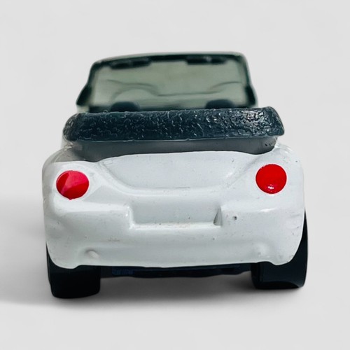 Matchbox VW Beetle Convertible 1:64 Diecast Car White Black Roof 2005 Thailand - Picture 14 of 14