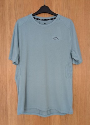 Nike Herren Trail Solar Chase Dri-FIT ADV Cannon Grün Kurzarm Oberteil - Medium