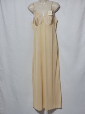 NEW VINTAGE VANITY FAIR NO RIDE UP NUDE/BEIGE FULL ANKLE LENGTH SLIP SIZE 36 TT