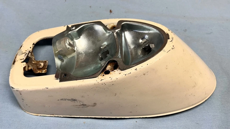 1968-70 VW VOLKSWAGEN BEETLE CONJUNTO DE LANTERNA TRASEIRA BANDEJA DE LÂMPADA BALDE (RH) - Imagem 2 de 4