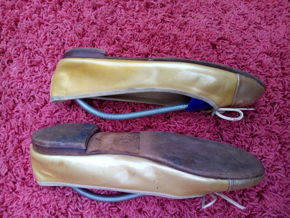 Chanel Cuero Ballet Planos Charol Dorado Puntera Arco Bailarina Logo CC Talla 38.5 Foto 3 de 4