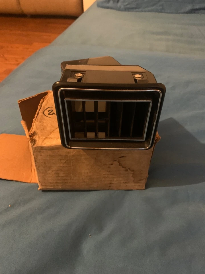 1976-1980 ( and 1975 monza coupe) chevrolet monza nos 370182 ac vent - Image 4 of 4