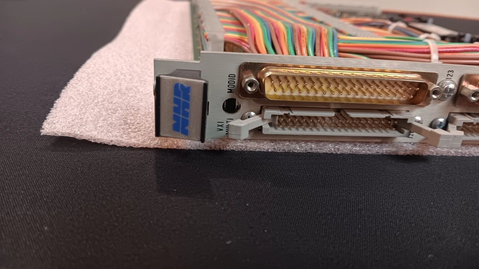 TARJETA MÚLTIPLE NH Research 14-0847 B-00 VXI Foto 3 de 4