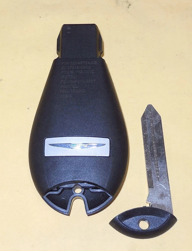 NEW OEM CHRYSLER TOWN & COUNTRY KEYLESS REMOTE FOB FOBIK IYZ-C01C 56046704 AE - Image 2 of 2