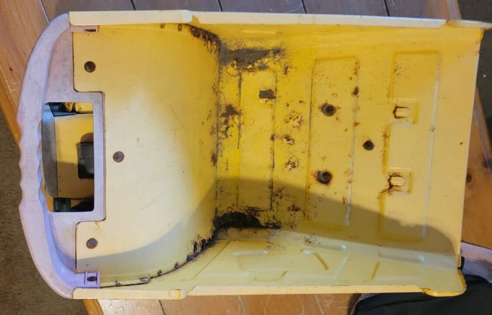 VINTAGE HASBRO TONKA MIGHTY BIG YELLOW DUMP TRUCK 19” RED HANDLE MODEL 9160 - Image 3 of 4