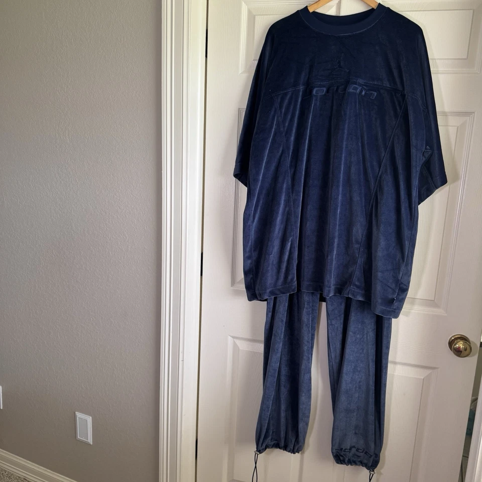 Conjunto de chándal vintage Jordan con logotipo de terciopelo manga corta y pantalones azul marino talla XXL Foto 2 de 4