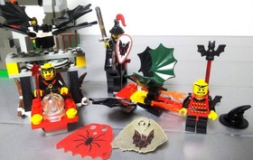 LEGO 6087 Witch Hilda Castle + 2539 Fright Knights Flying Machine