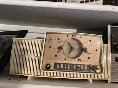 Vintage General Electric Mid Century Moder MCM Alarm Clock Radio - AS IS AS SEEN