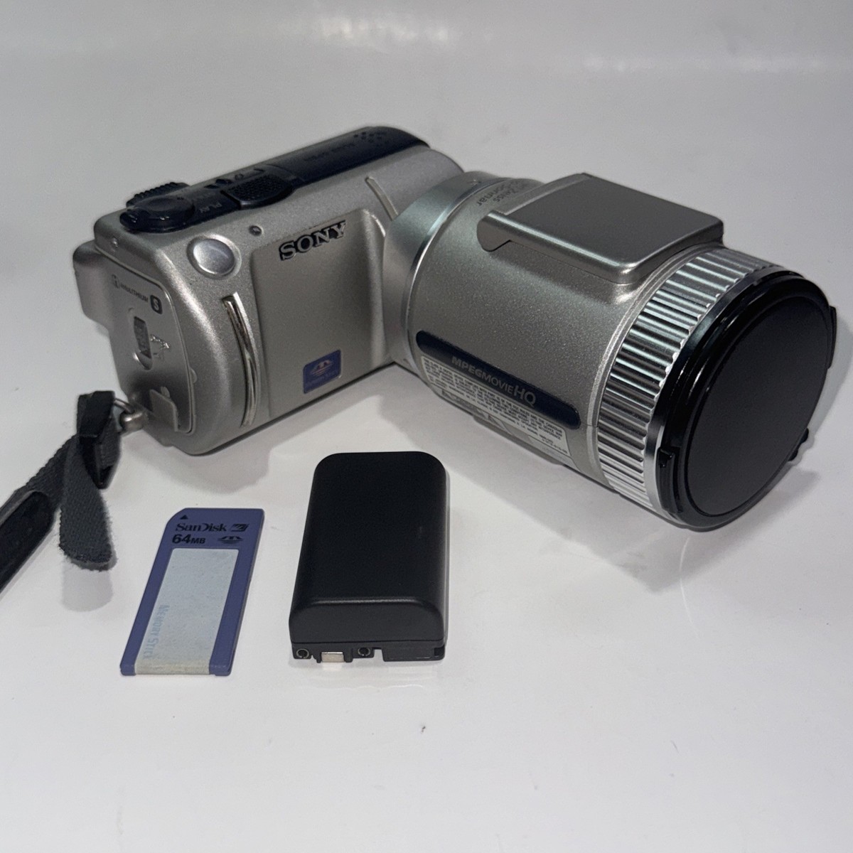 最終価格【希少品】SONY DSC-F505V Cyber-shot〈未使用〉 Sony Cyber-shot DSC-F505V 3.3MP Digital Camera - Silver for