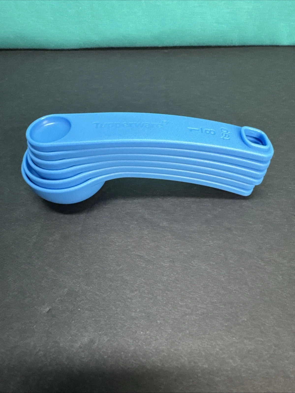 Tupperware Measure Mates Curved Measuring Spoons Set of 6 in Blue