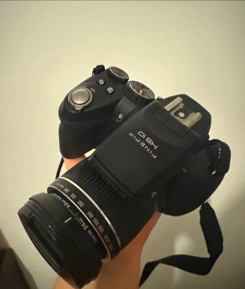 Fujifilm FinePix HS Series HS10 10.3MP Digital Camera - 10MP, 30X Optical Zoom - Image 4 of 4