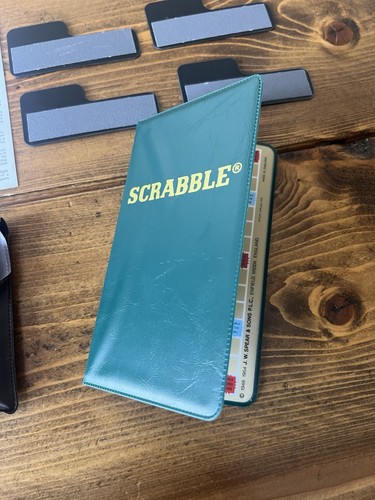 POCKET SCRABBLE TRAVEL Magnetic Tiles Spears Games Edition Vintage 1988 - Picture 3 of 6