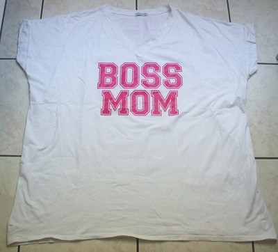 R ''NEW COLLECTION'' weißes Shirt m.rotem Aufdruck ''BOSS MOM'' vorne+hinten Gr. 6XL
