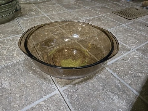 Vintage Amber PYREX O24 Round Casserole/Mixing Bowl 2 Quarts With Handles