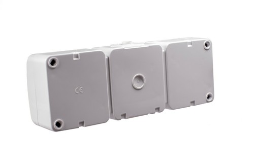Presa Schuko da incasso per ambienti umidi IP54 con coperchio vetro fumè da 1 a 3 scomparti - Foto 21 di 22