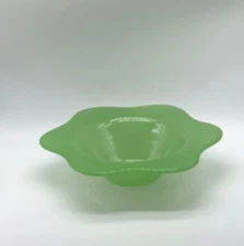 Annie Glass Annieglass Green Scalloped Bowl, Flower Handcrafted/Signed2003, 9.5”