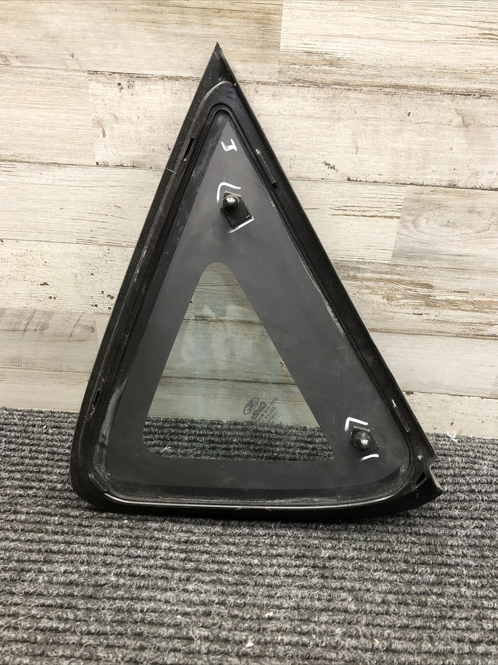 Quarto de vidro lateral driver OEM 2018 FORD FIESTA SDN PRETO AE835829751AD - Imagem 2 de 4