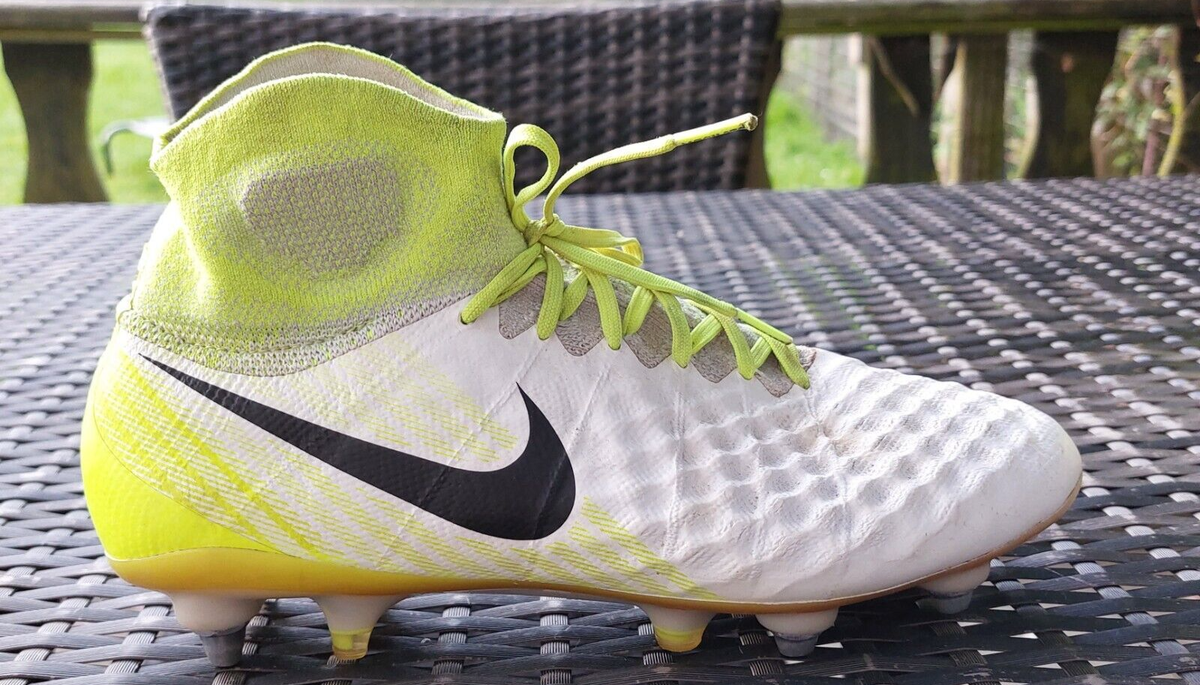 Nike Magista Obra II SG-Pro ACC - White/Volt - UK 6.5 / US Nike Magista Obra II SG-Pro ACC - White/Volt - UK 6.5 / US