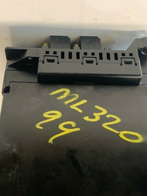 94 Mercedes Benz ml 320 main fuse box relay module plate 
