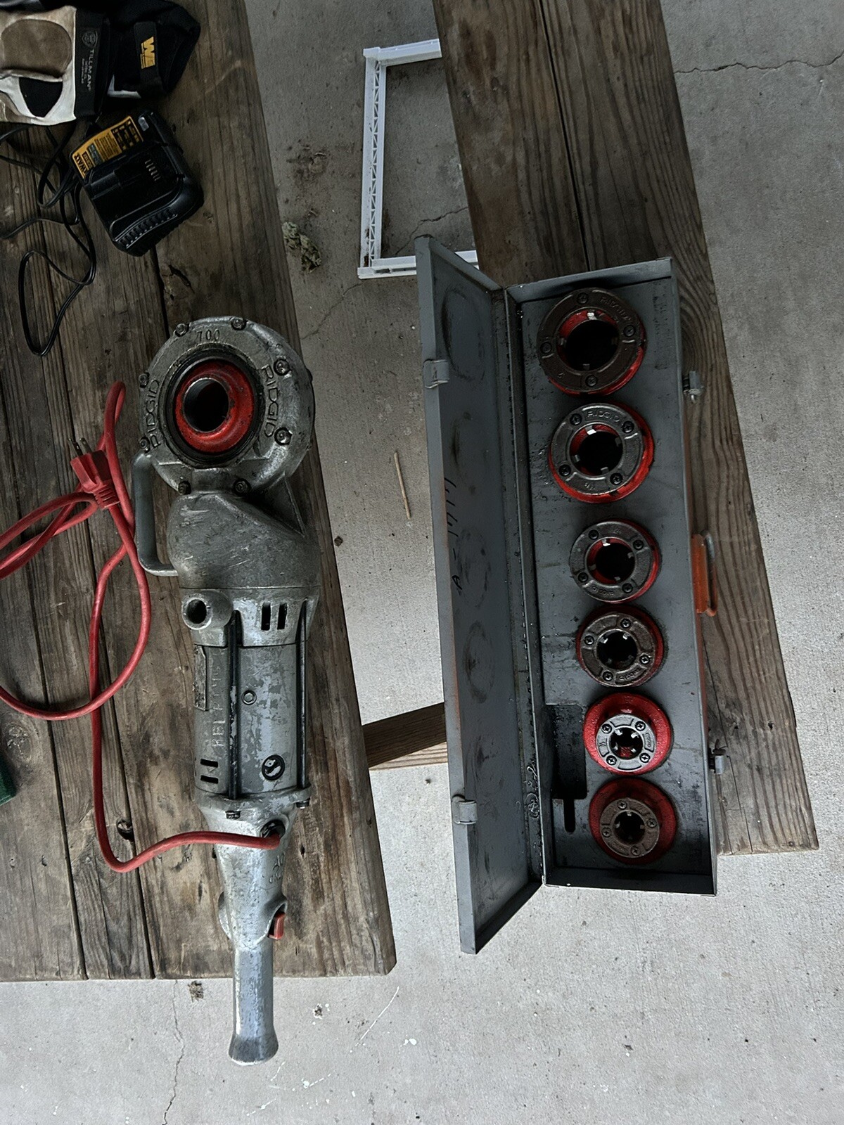 Ridgid 700 T2 Power Drive Pipe Threader Handheld Threading Machine With