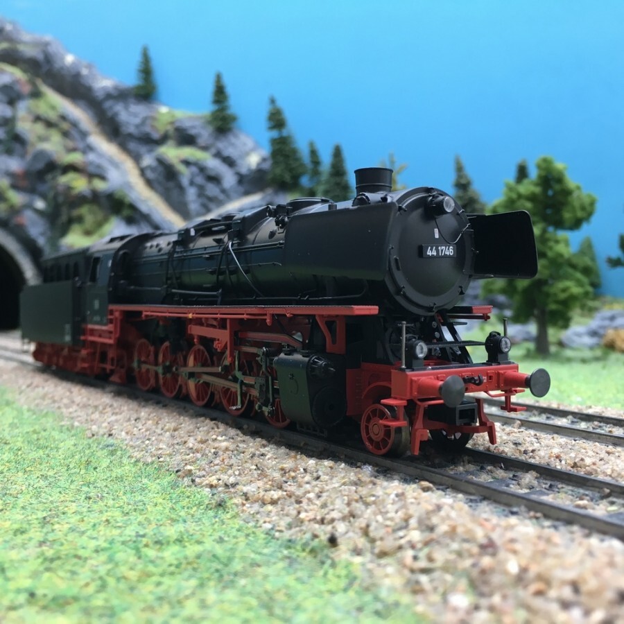 Locomotive BR44 TRIX 22983 avec châssis articulé en métal lourd HO Époque III
