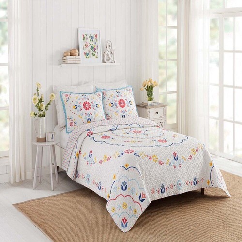 The Pioneer Woman Mazie Medallion Quilted, Crochet Trim, King Sz Pillow Shams - Picture 5 of 6