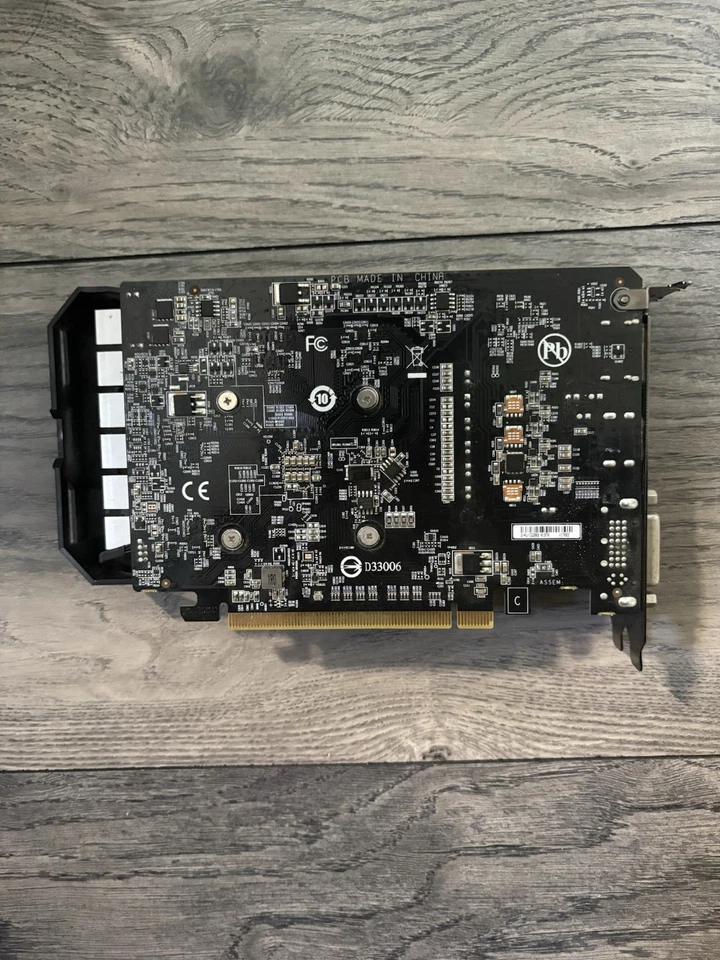 GIGABYTE AMD Radeon RX 560 Gaming OC 4G 4GB 1024SP GDDR5 Graphics Card - Image 2 of 4