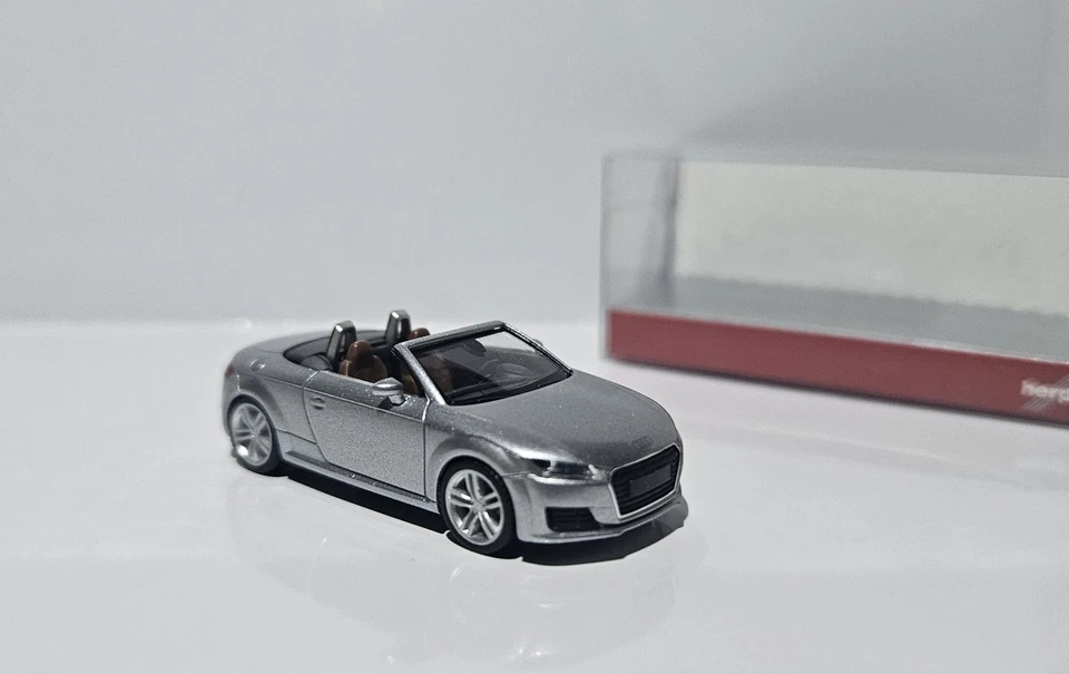 Herpa H0 1:87 PKW AUDI TT 8S/FV CABRIOLET ROADSTER SILBER METALLIC OVP - Bild 1 von 4