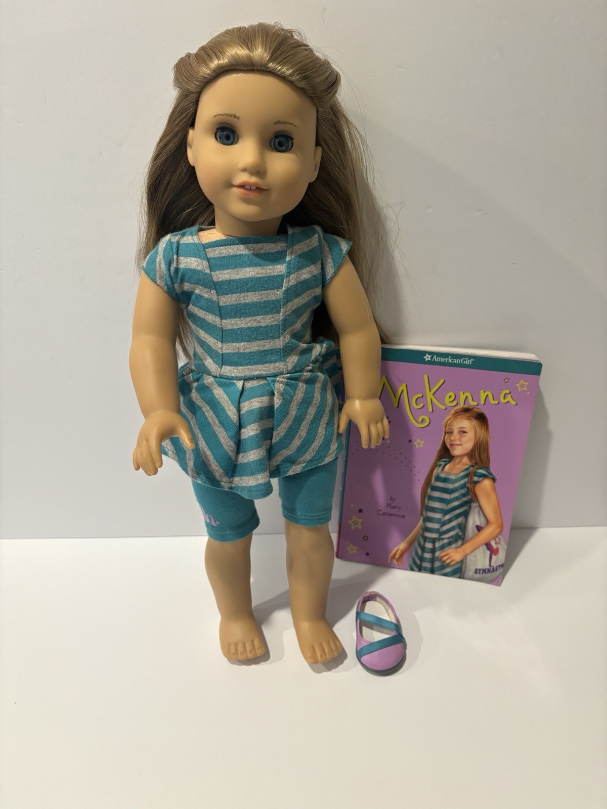 American Girl Doll McKenna With Book And Meet Outfit