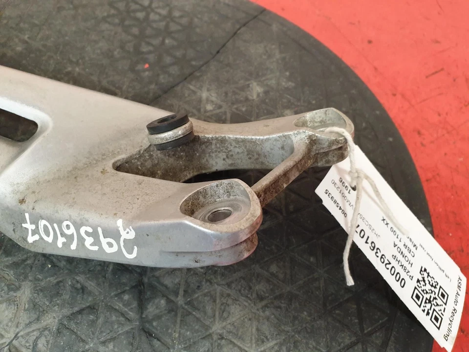 HONDA CBR 1100 XX LEFT PILLION FOOTREST 1996 50730KT7761 - Image 4 of 4