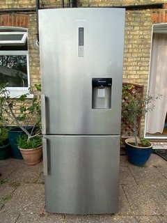 Samsung fridge freezer with water dispenser