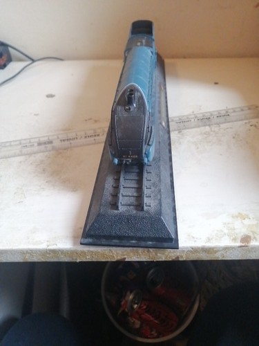 1938 Class A4 No. 4468 'Mallard' Train Model On Plastic Plinth - Bild 2 von 6