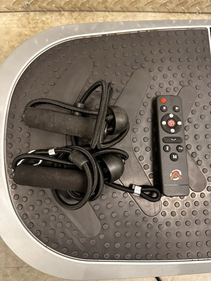 Axis Plate Duel Motor Vibration Exercise Platform F-400 W/Resistant bands + RMT - Image 3 of 4