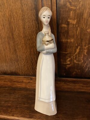 Seltene Vintage Figur Mädchen hält Krug Krug 11'' 28 cm Ornament