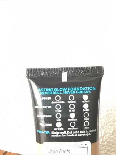 L'Oreal Paris #209 Infallible Pro-Glow Foundation Normal/Dry Skin 1 fl.oz. - Picture 6 of 7