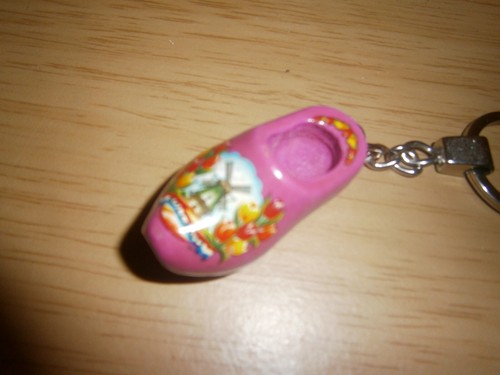 Early 2000's pinkish purple plastic dutch clog key ring souvenir.4.2cm(E11b) - Picture 2 of 5