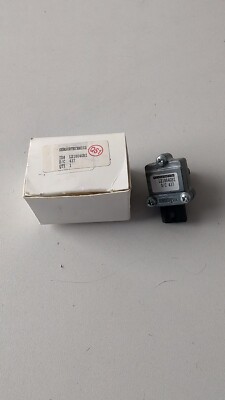 SensorTechincs LX1804GBZ D/C 437 Pressure Transducer SenSym