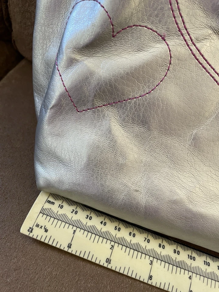 Vera Wang Fragrances Silver Tote Bag with Purple Heart Design - Preowned - Image 3 of 4