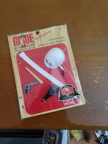 Hasbro GI JOE 1964 ACTION SOLDIER Military Police 40TH ANNIVERSARY SET 2004