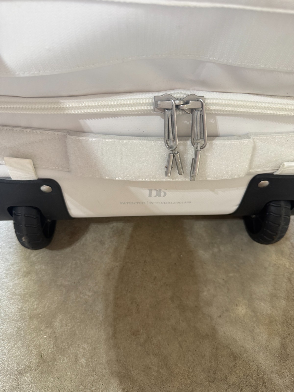 USED DB Equipment Snow Roller Pro Ski Snowboard Bag White 190cm