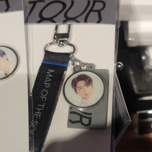 BTS MAP OF THE SOUL TOUR OFFICIAL KEYRING MOS Official - Picture 5 of 23