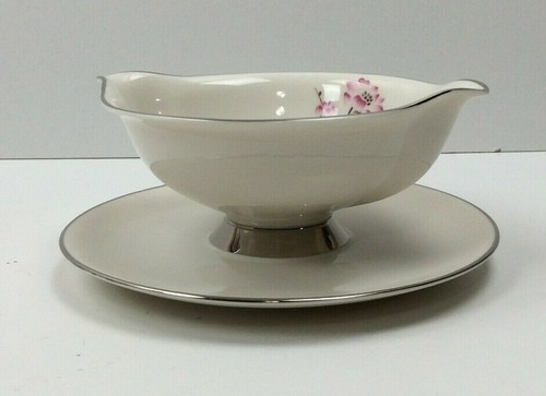 1960's Patricia Syracuse China Pink Flowers Gravy Boat w/ Attached Underplate - Picture 2 of 5
