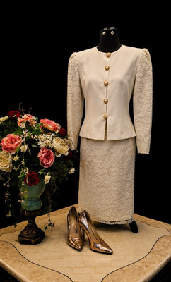 Mr. Sulu of Switzerland Ivory Lace 2pc Skirt Suit Floral Size 8