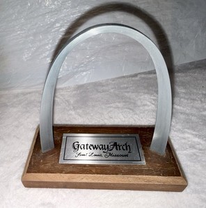 Vintage 90s Gateway Arch St. Louis Souvenir Model Stainless Steel Wood Base STL