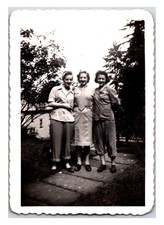 Vintage 1940s World War 2 Soldier Lady Original Snap Shot Photo 3.5in X 2.5