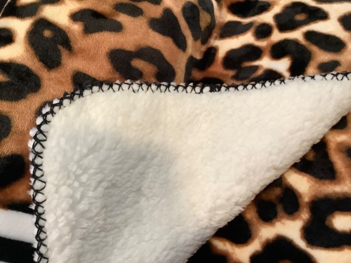 Coperta sherpa leopardata rosa Victoria's Secret nero bianco 50"" x 60"" nuova con scatola - Foto 8 di 12