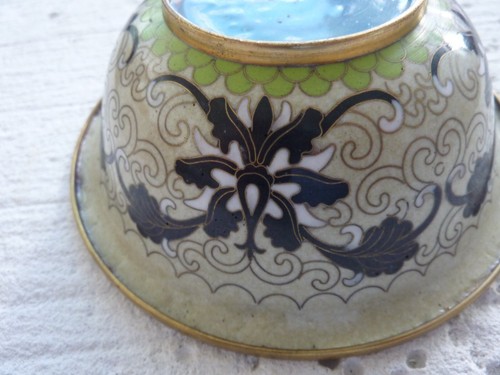 Chinese Cloisonné 5” Bowl Black Floral on Olive Green Background Unmarked - Picture 10 of 15