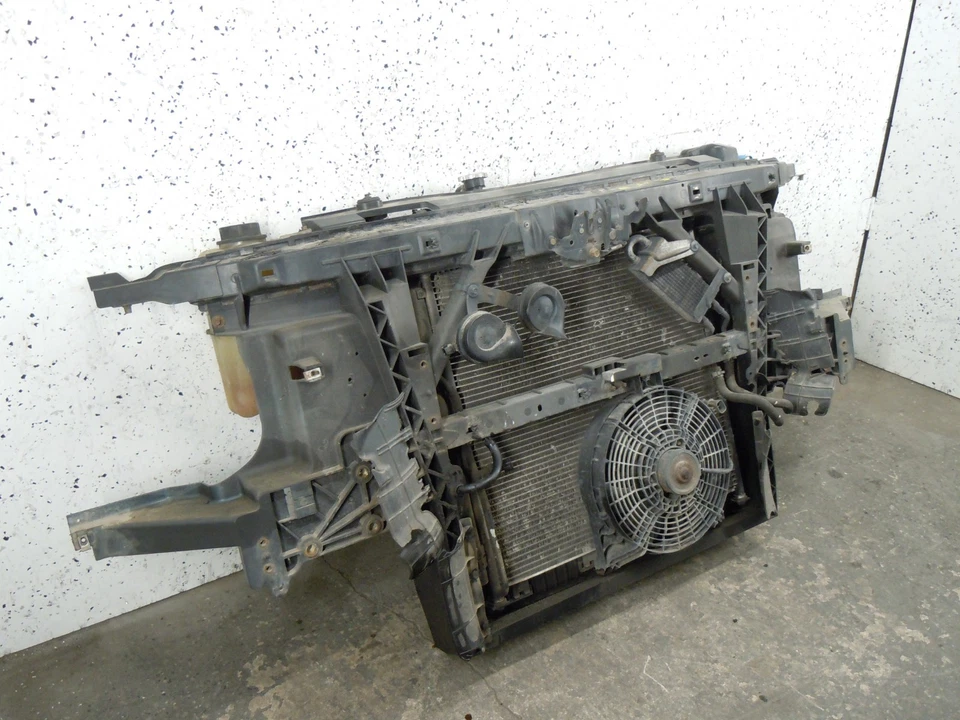 Nissan Titan 2004-2010 condensador de soporte de radiador cargado OEM Foto 3 de 4