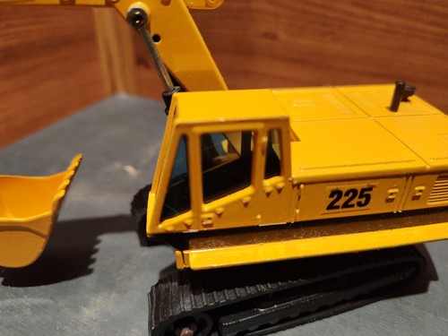 NIB JOAL COMPACT CAT C-225 HYDRAULIC EXCAVATOR 1:70 SCALE MADE IN SPAIN - Picture 16 of 23
