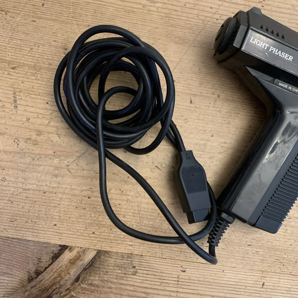 Official Sega Master System Light Phaser Gun - Genuine SEGA Accessory - Image 4 of 4